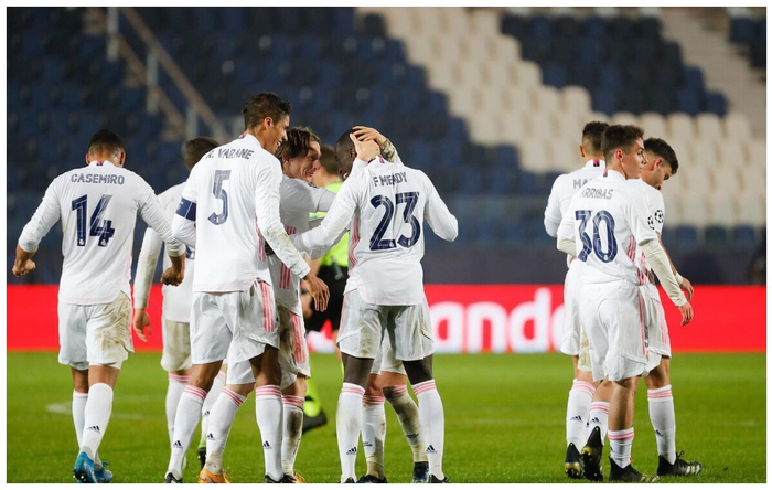 关于卫冕冠军沙尔克战胜劲敌,继续领跑积分榜的信息 关于卫冕冠军沙尔克战胜劲敌,继续领跑积分榜的信息