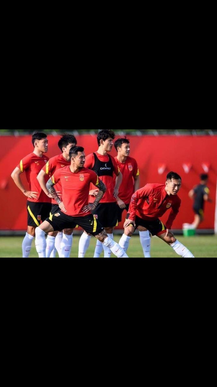 中国足球联赛举办首场激烈交锋