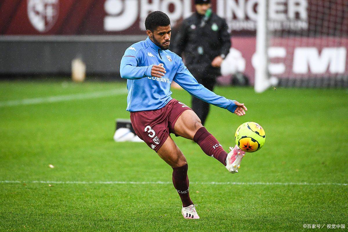 圣埃蒂安队主帅公开批评球员不强硬态度的简单介绍 圣埃蒂安队主帅公开批评球员不强硬态度的简单介绍